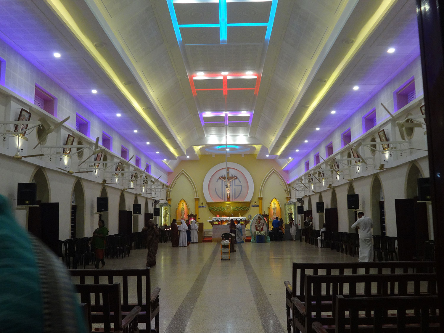 Cherumkuzhy Church inside, earlier image