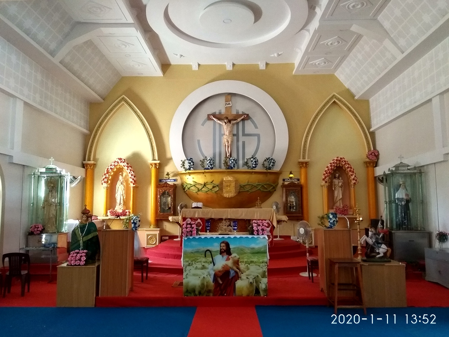 Cherumkuzhy Church altar